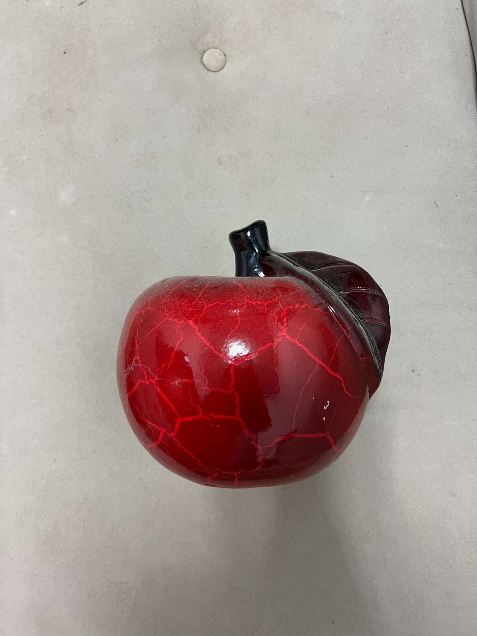 Pomme décorative rouge